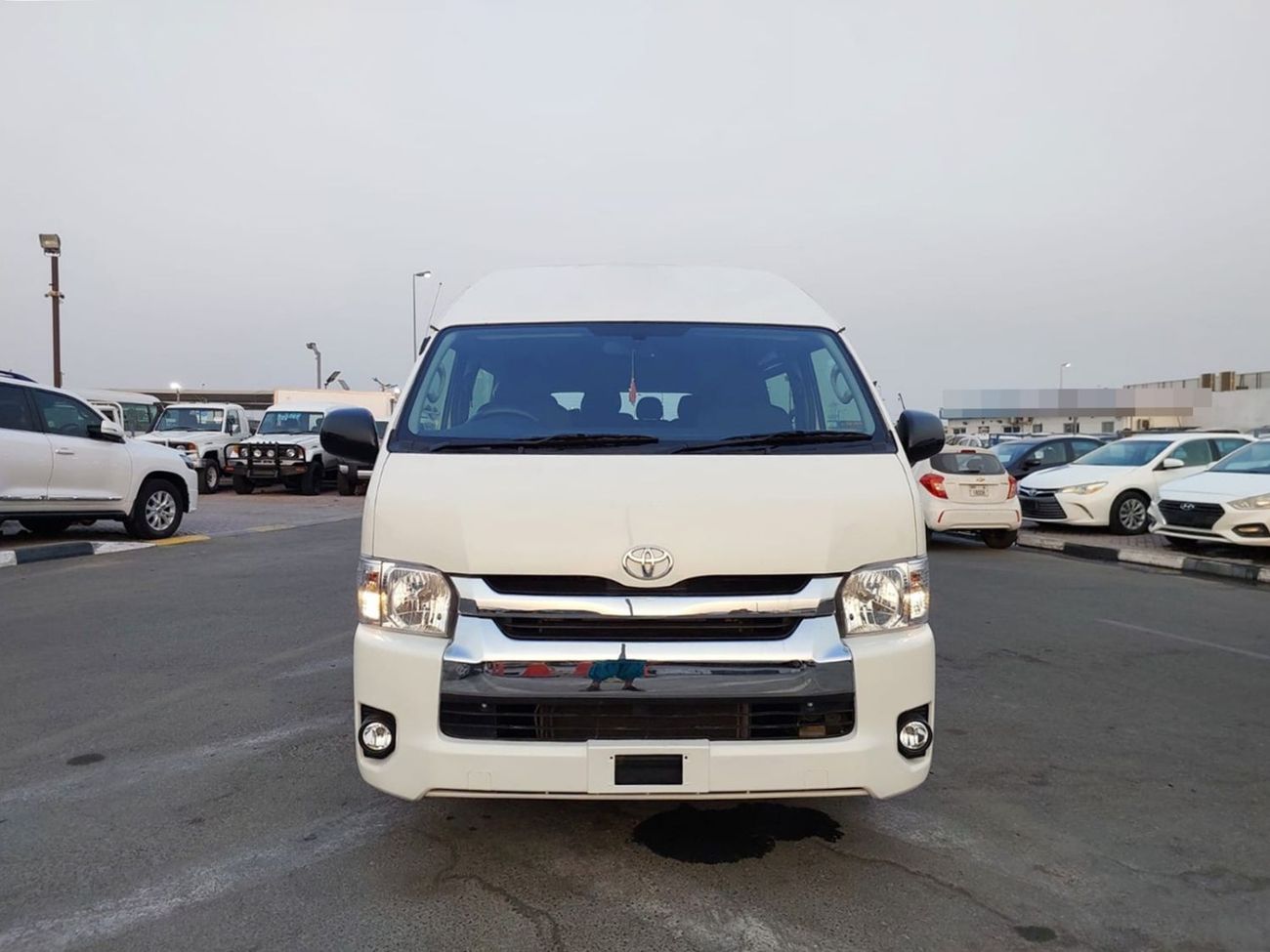 Toyota Hiace TOYOTA HIACE COMMUTER VAN RHD 2016 MODEL 3.0 L DIESEL AUTOMATIC(PM28060)
