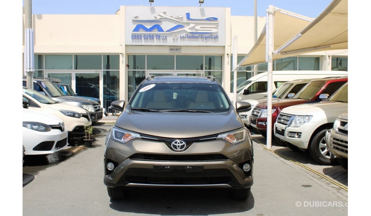 Toyota RAV4 GXR - ACCIDENTS FREE  - GCC - 2 KEYS - CAR IS IN PERFECT CONDITION INSIDE OUT