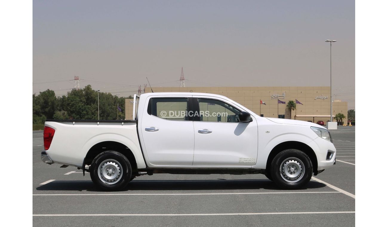Nissan Navara 2019 | SE | 4X4 PETROL | DOUBLE CABIN | WITH GCC SPECS AND EXCELLENT CONDITION