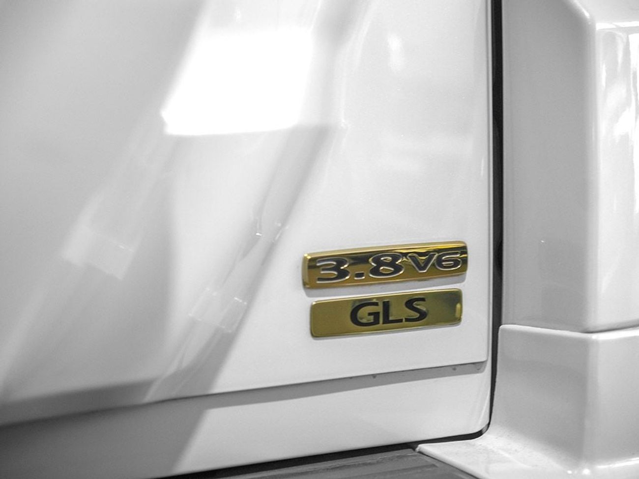 ميتسوبيشي باجيرو Signature Edition 3.8L V6