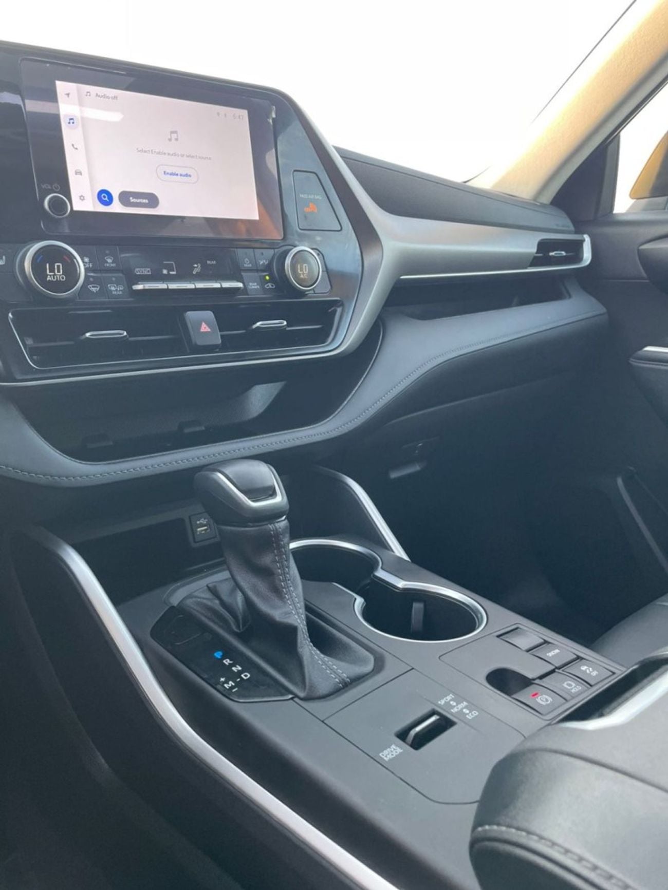 تويوتا هايلاندر 2023 Toyota Highlander XLE 2.4L V4 Turbo Full Option - Full 7 Seater Trunk Auto - Wireless Charge -