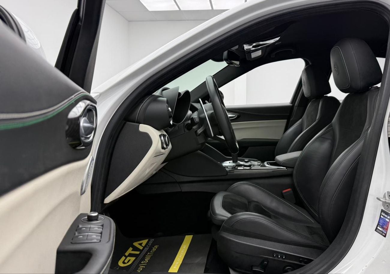 Alfa Romeo Giulia Quadrifoglio 2.9L (510 HP) 2020 Alfa Romeo Giulia ,Gargash Warranty+Service Contract+Full Service Hi