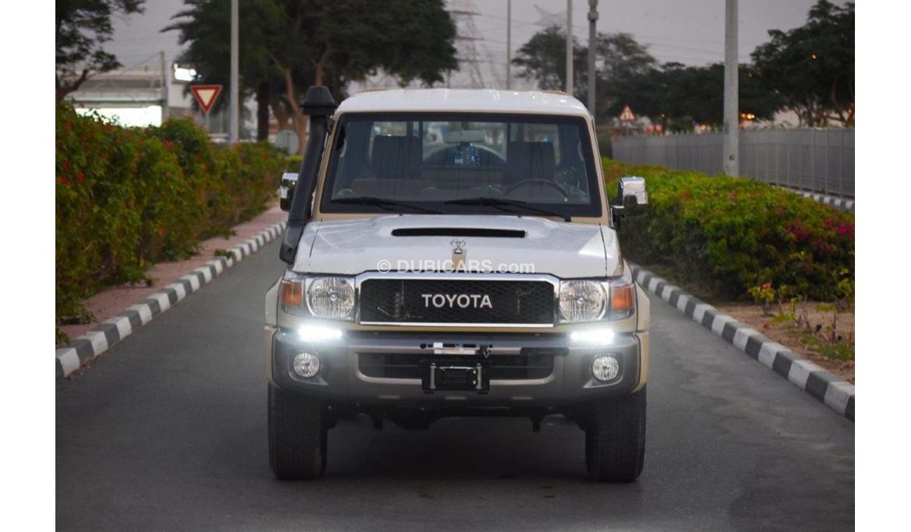 Toyota Land Cruiser Pick Up 79 Double Cabin V8 4.5L Diesel MT Limited