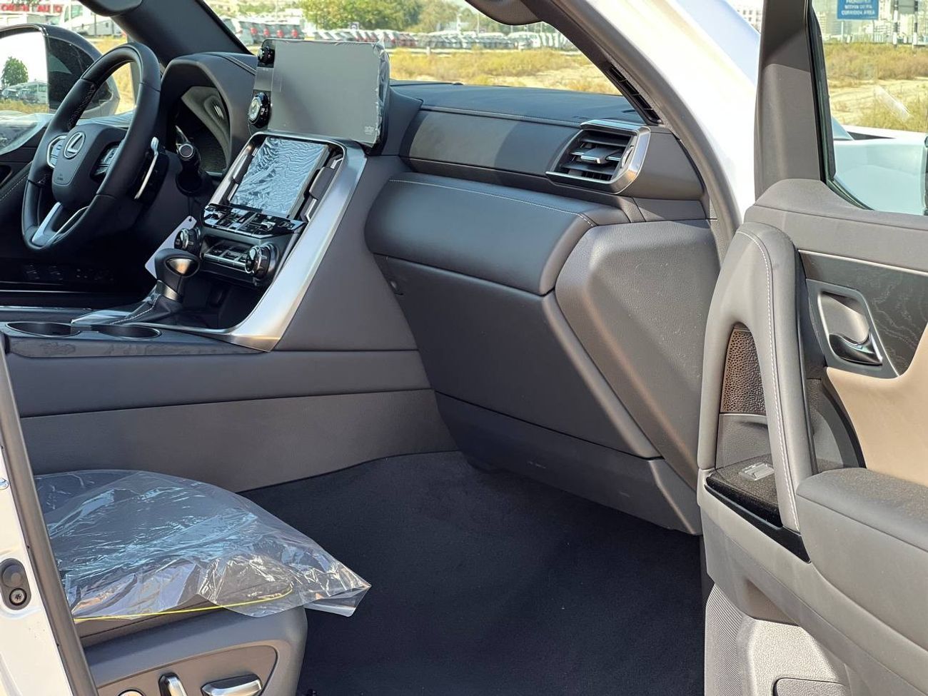 Lexus LX 600 OVER-TRAIL 3.5L PTR A/T // 2025 // FULL OPTION WITH OFF ROAD TYRE , RADAR , HEAD UP DISPLAY // SPECI