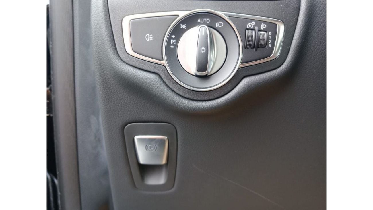 Mercedes-Benz V 250 V-Class V250 2.0L gasoline ( 4X2 ) 5 doors Black color