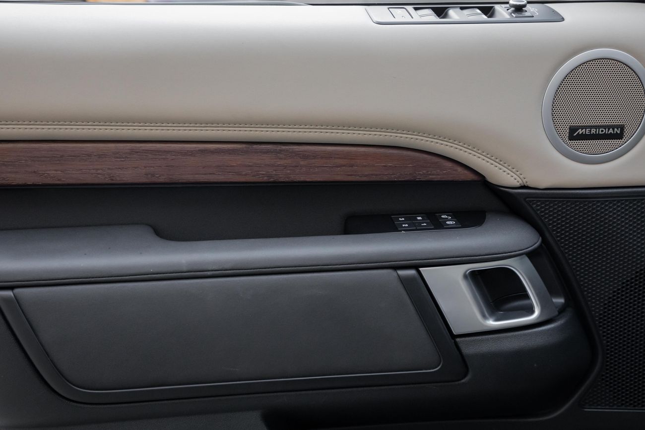 Land Rover Discovery Discovery HSE | 2,155 P.M | 0% Downpayment | Immaculate Condition!