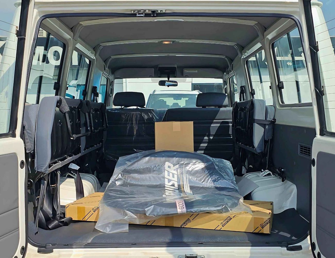 تويوتا لاند كروزر 70 LC78 |  4.5L V8 Diesel | M/T | Winch Snorkel | Ready Unit (CODE # 69035)