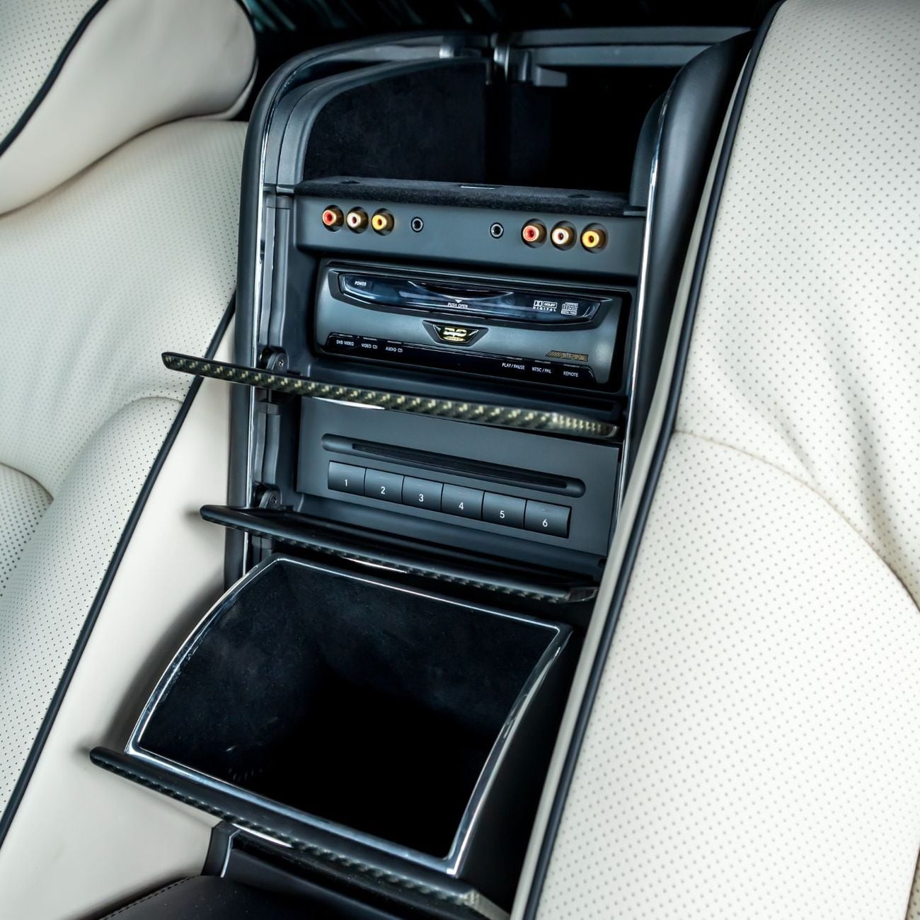 مرسيدس مايباخ 57 Maybach 57 S - 2009 - GCC Specs - 11,000KM-IMMCULATE CONDITION