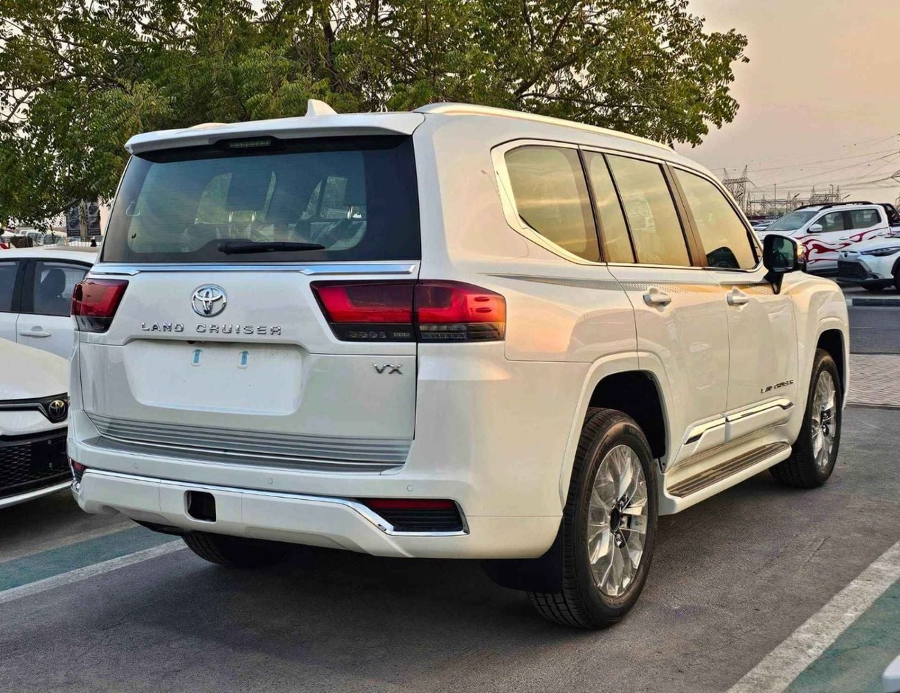 Toyota Land Cruiser VX || 4.0L PETROL V6 | RADAR | BIG DVD | LEATHER WITH MEMORY SEATS (CODE#VX4MA)