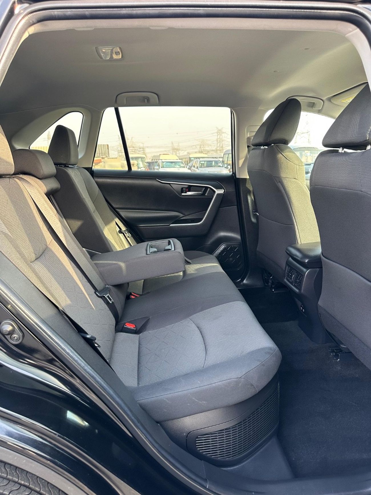 Toyota RAV4 Hybrid XLE 2.5L push start full option