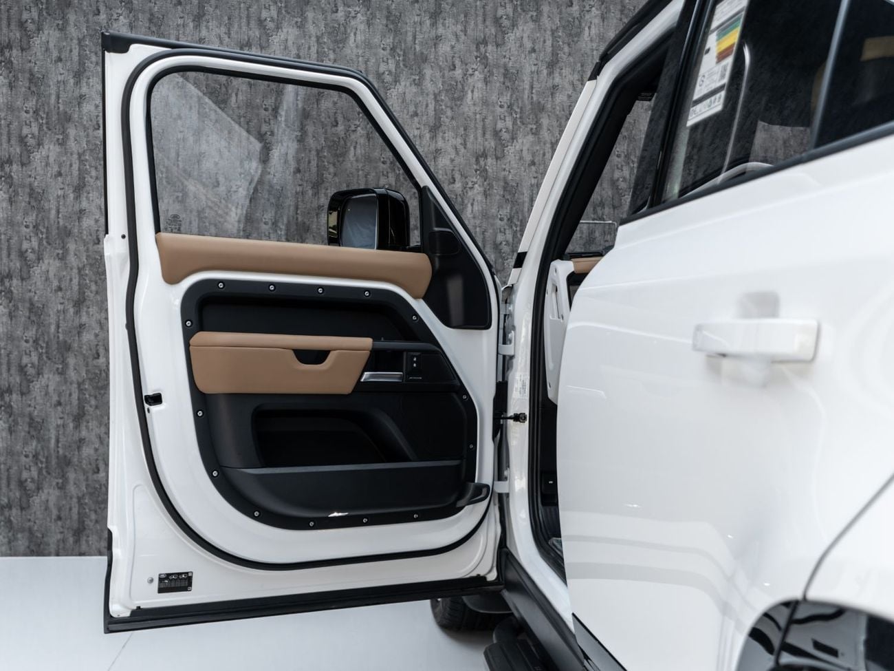 Land Rover Defender 110 X-DYNAMIC HSE P400 BUY NOW, PAY LATER | THE BLACKLINE STANDARD | 2030 Land Rover Warranty + Service, Low KMs, GCC