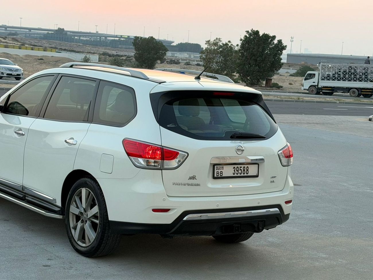 Nissan Pathfinder SL 3.5L (260 HP) 4WD Excellent condition inside and outside