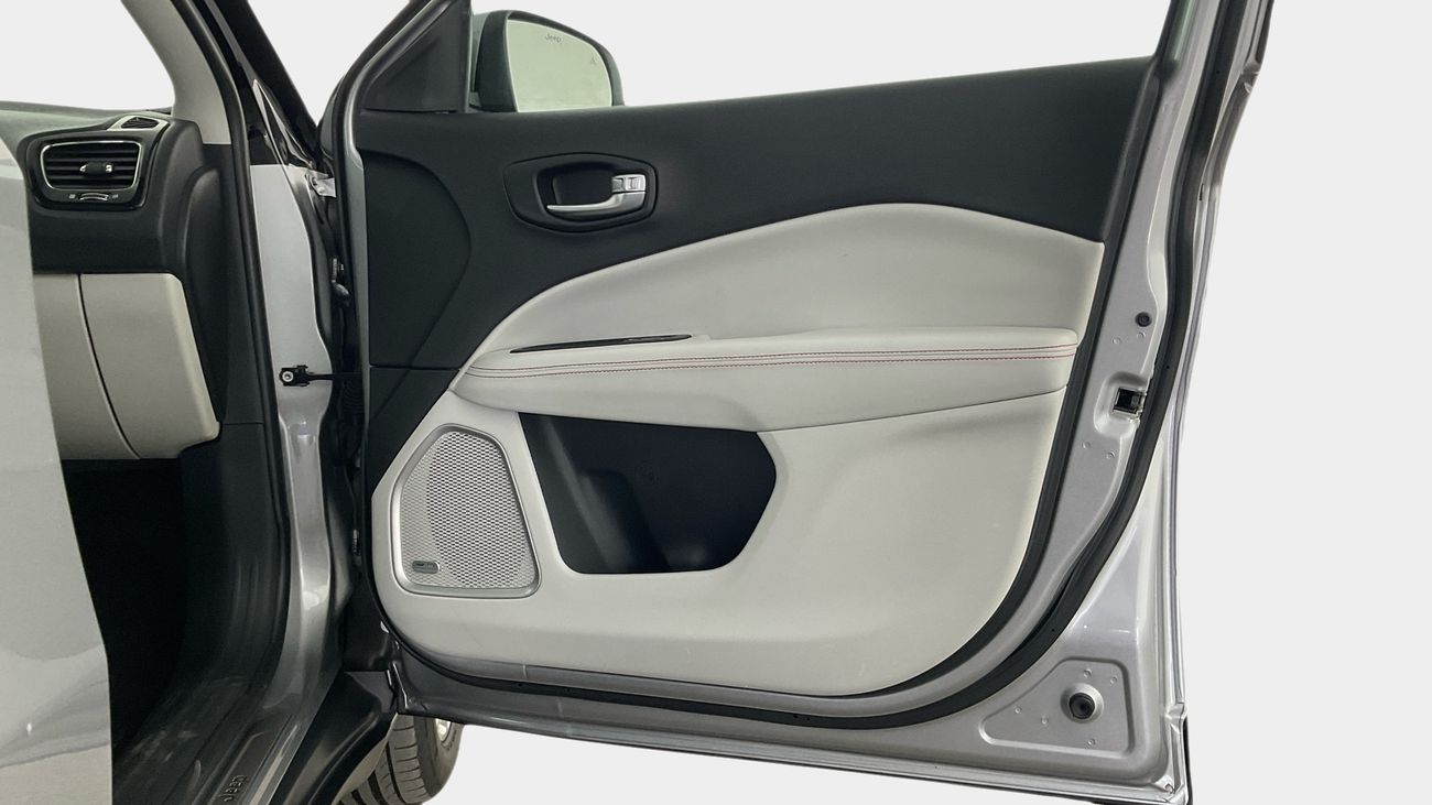 جيب كومباس Limited | شامل الضمان | 0 ﺪﻔﻋﺓ ﺃﻮﻟﻯ