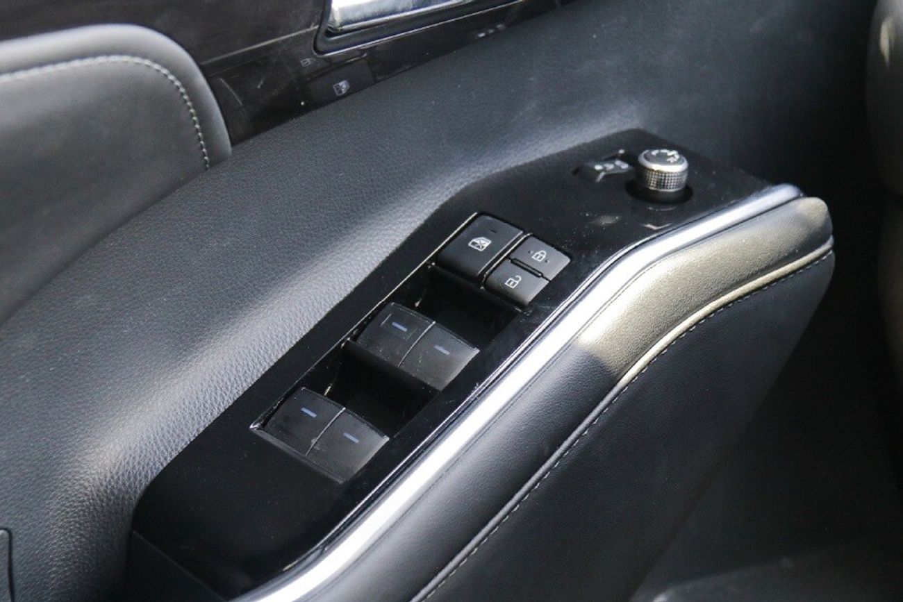 Toyota Crown - KLUGER E-FOUR (HYBRID)