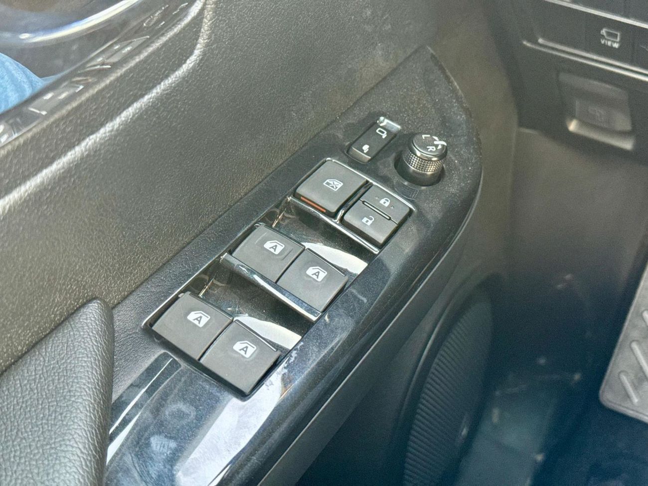 Toyota Hilux Toyota pickup Hilux adventure 2025 Petro engine 4.0L LHD fully automatic 4x4 Petro engine