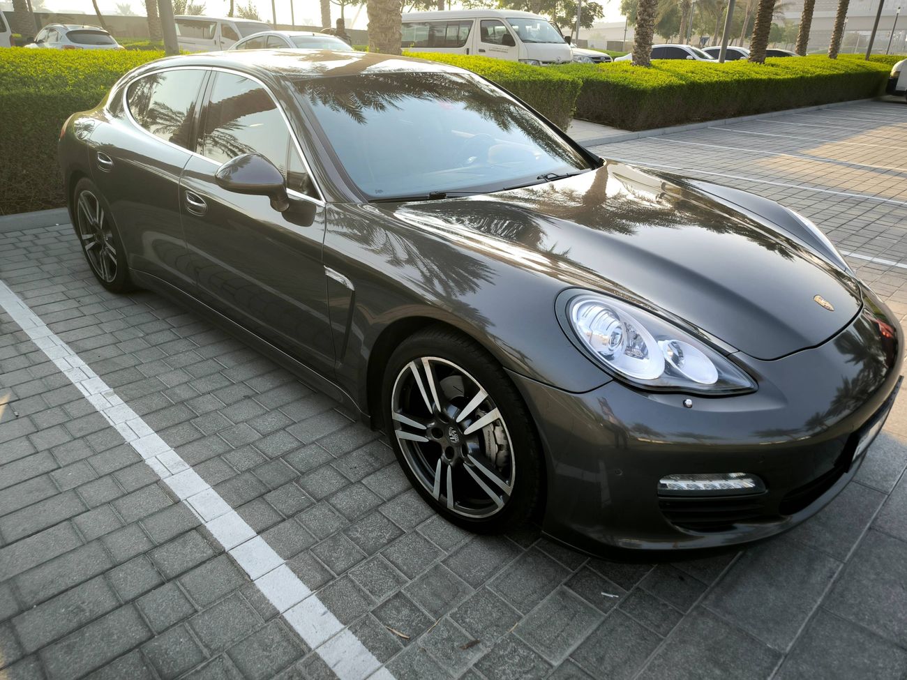 Porsche Panamera S 4.8L