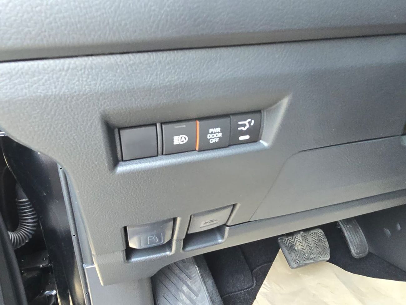 Toyota Granvia 3.5L V6 PETROL PREMIUM  6 SEATER FULL OPTION