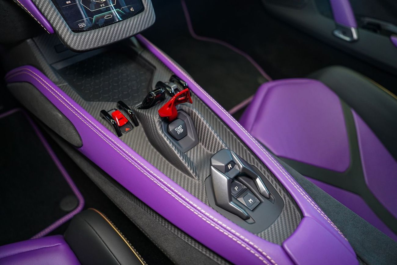 لامبورغيني ريفويلتو 6.5L V12 Hybrid