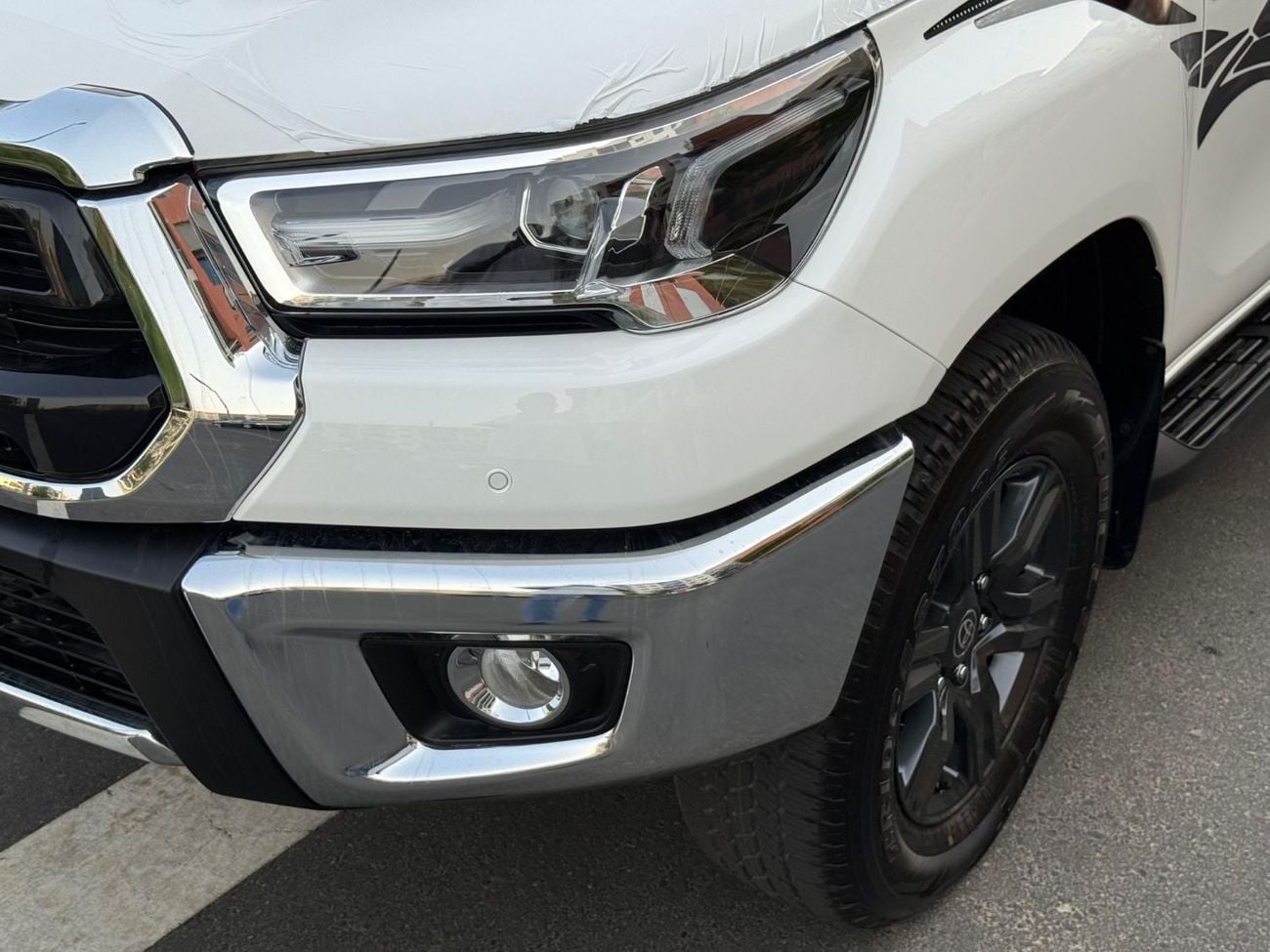 تويوتا هيلوكس Toyota Hilux 4x4 2.4L full Option automatic gearbox