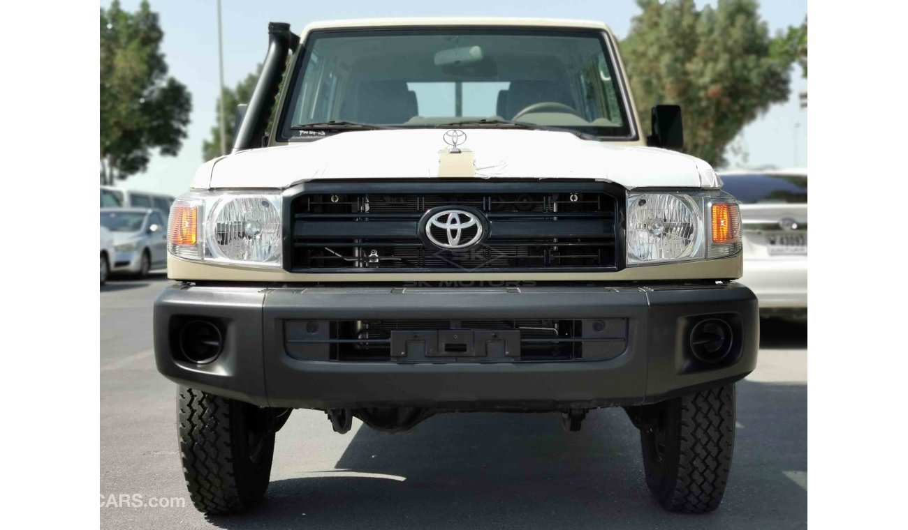 Toyota Land Cruiser 4.2L 6CY Diesel, 16" Tyre, Dual Airbags, Front A/C, Fabric Seats, Xenon Headlights (CODE # LCDC02)