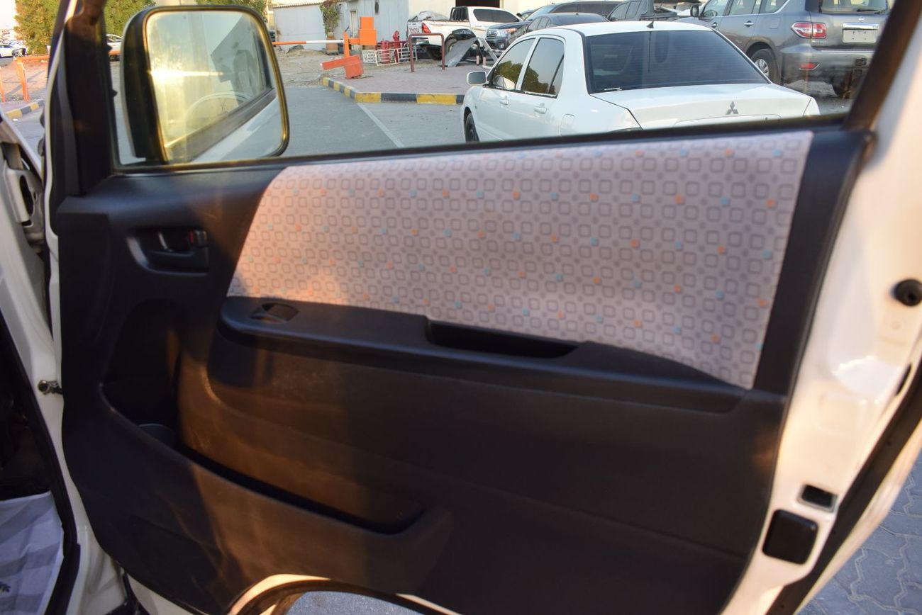 تويوتا هاياس Commuter GLX High Roof 2.7L M/T