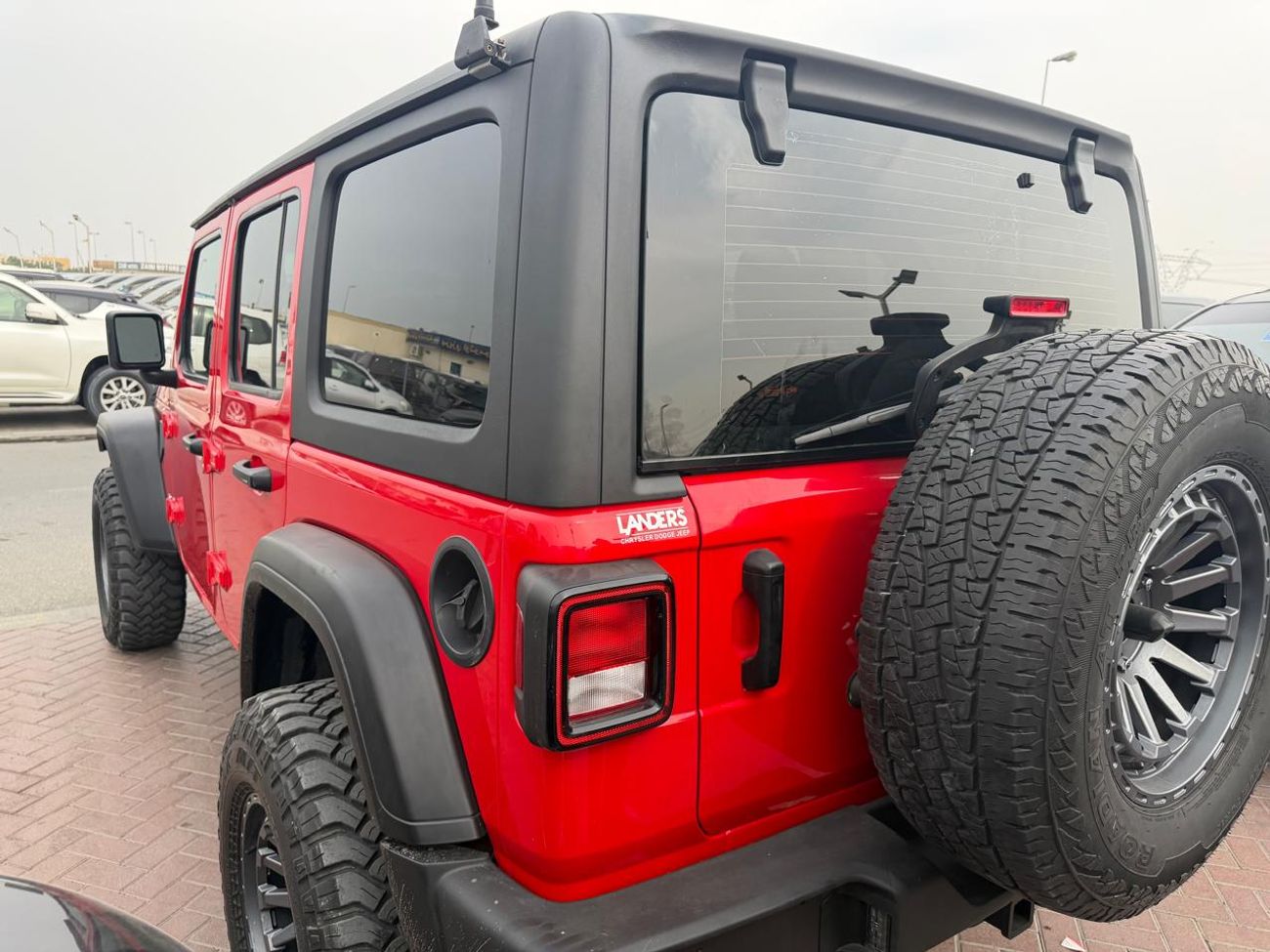 جيب رانجلر LHD-Automatic-Petrol-V4 Cylinder-2.0L-4WD-5 Seats-5 Doors