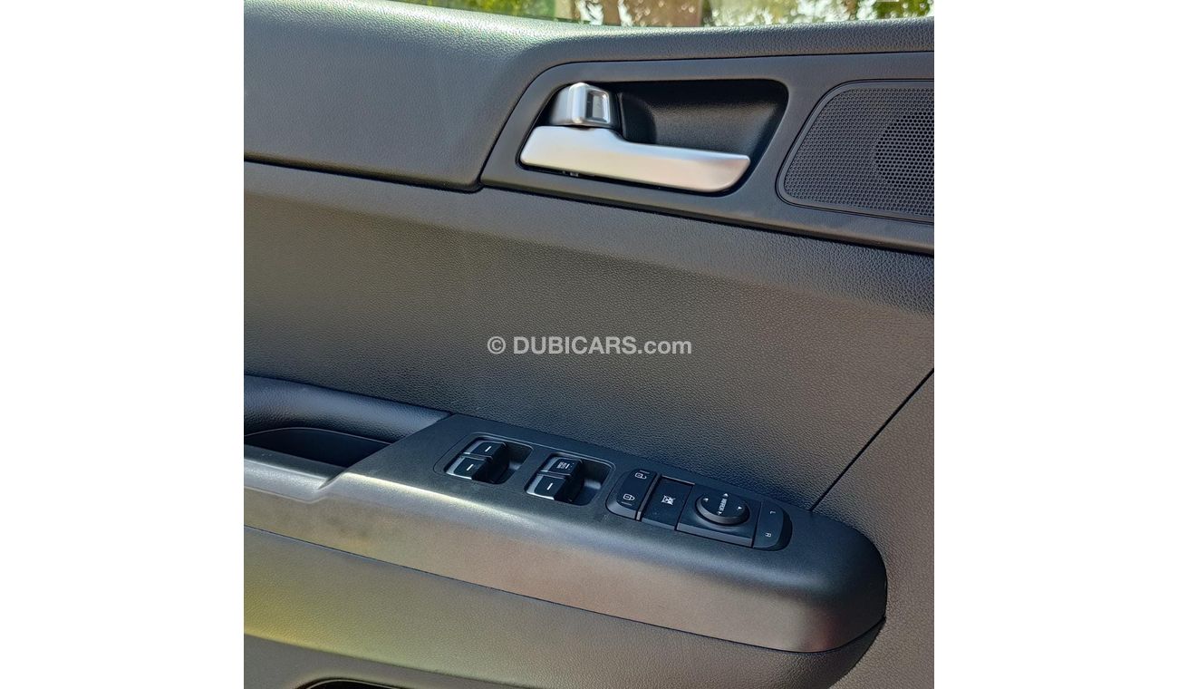 Kia Sportage 2.4L Petrol, Alloy Rims, Leather Seats, Rear Camera, Low Mileage (LOT # 593003)