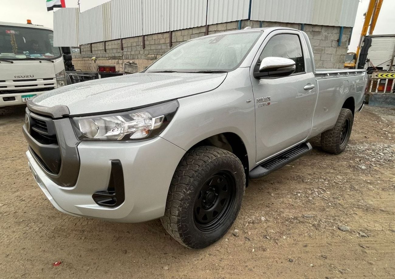 تويوتا هيلوكس GLX diesel engine ,2.8 liter ,manual gear ,year model 2024 ,right hand drive ,only for export availa