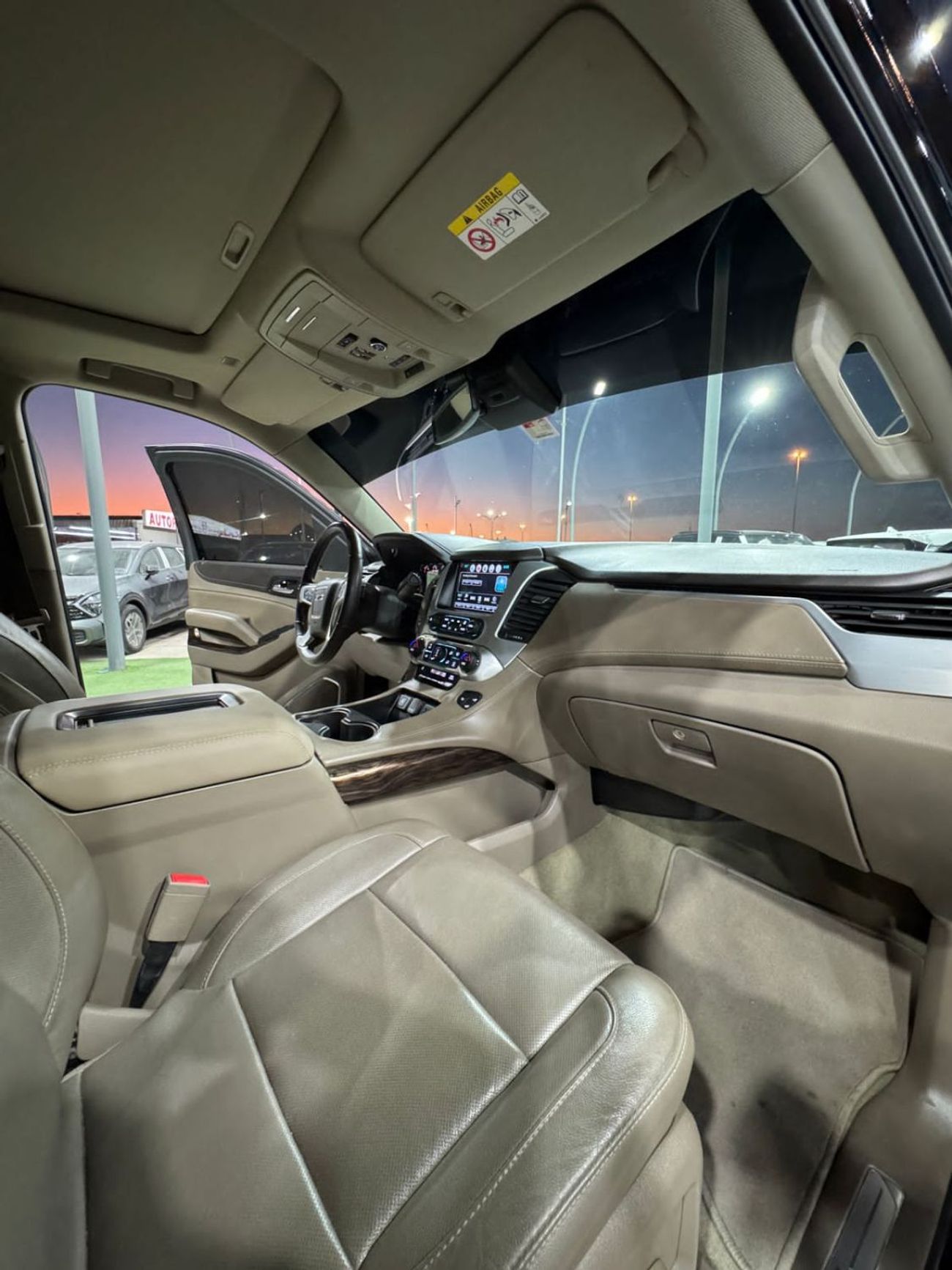 GMC Yukon SLT 5.3L 4WD (8 Seater)