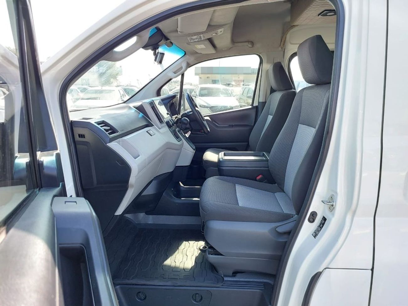 Toyota Hiace TOYOTA HIACE COMMUTER VAN RHD 2024 MODEL 2.8 L DIESEL AUTOMATIC(PM22807)