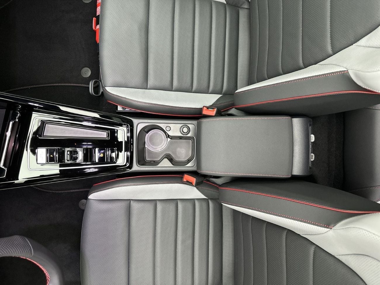 Volkswagen Golf GTI SEL 2.0T GTI Leather Seats (Ref#35061) / 21,100 AED SAVINGS from New Car