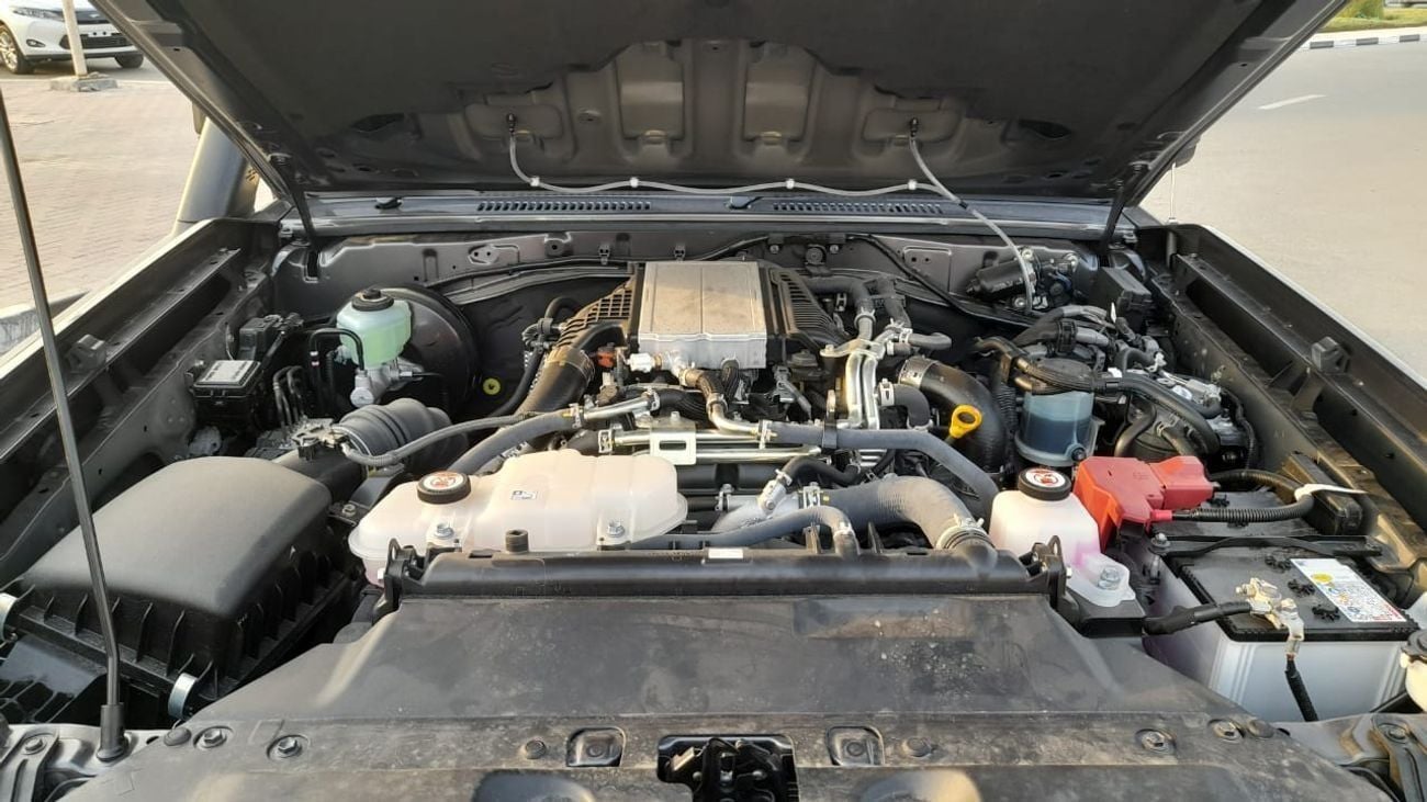 تويوتا لاند كروزر بيك آب Right-Hand drive 2.8 diesel turbo Auto Brand new