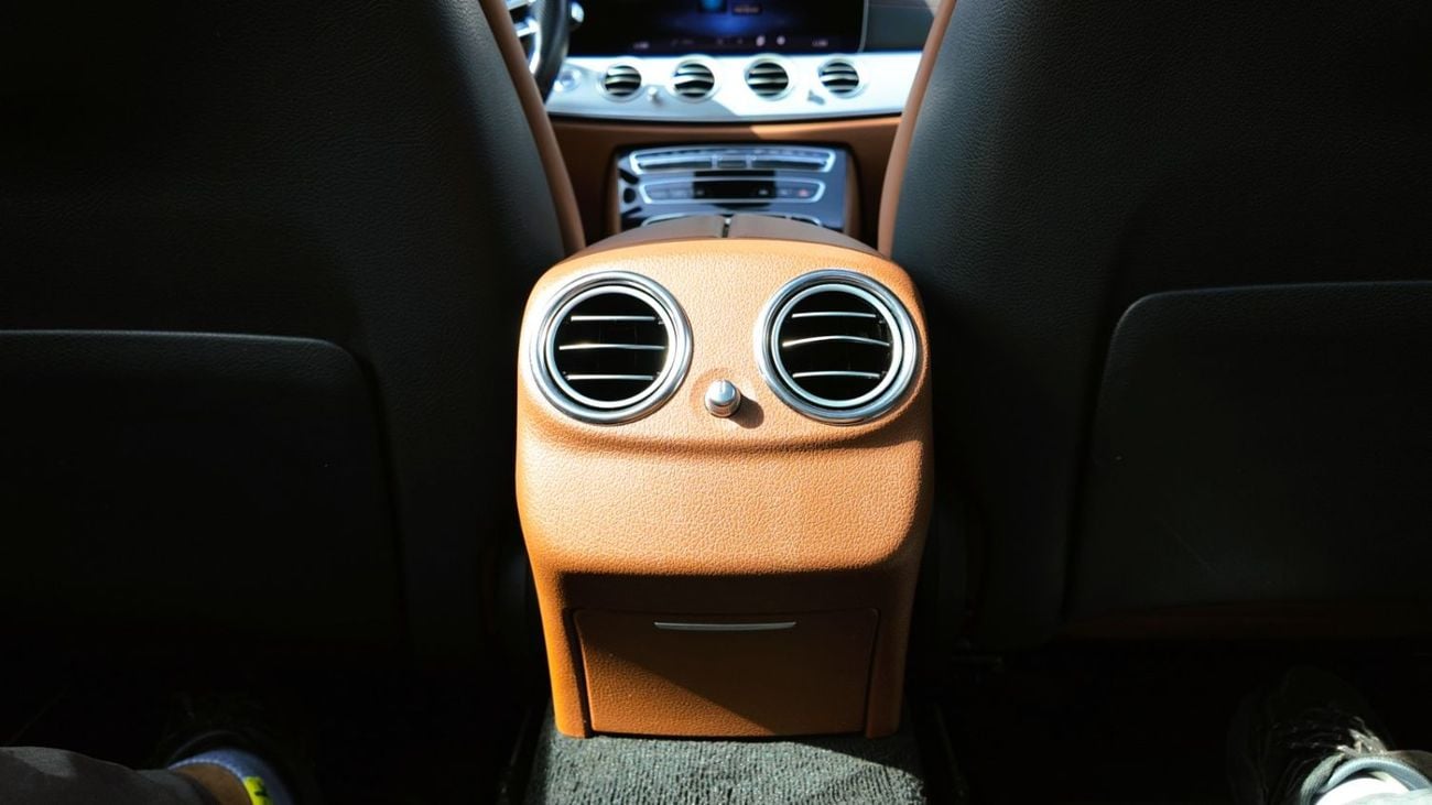 Mercedes Benz E200 MERCEDES-BENZ E200 AMG 2022