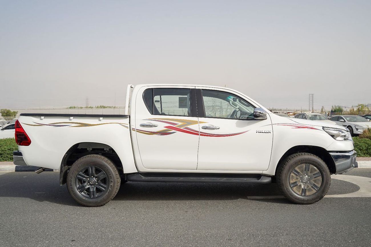 تويوتا هيلوكس 2.7L SR5 - Manual Transmission - GCC Specs - Rear Camera - Bed Liner