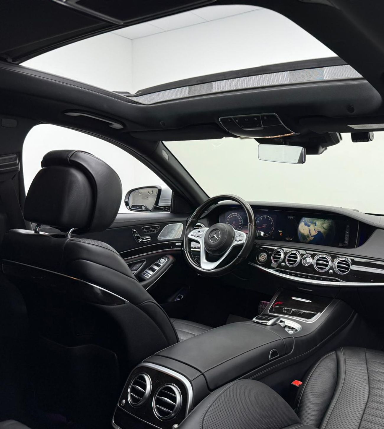 Mercedes-Benz S 560 Std 4.0L (469 HP)