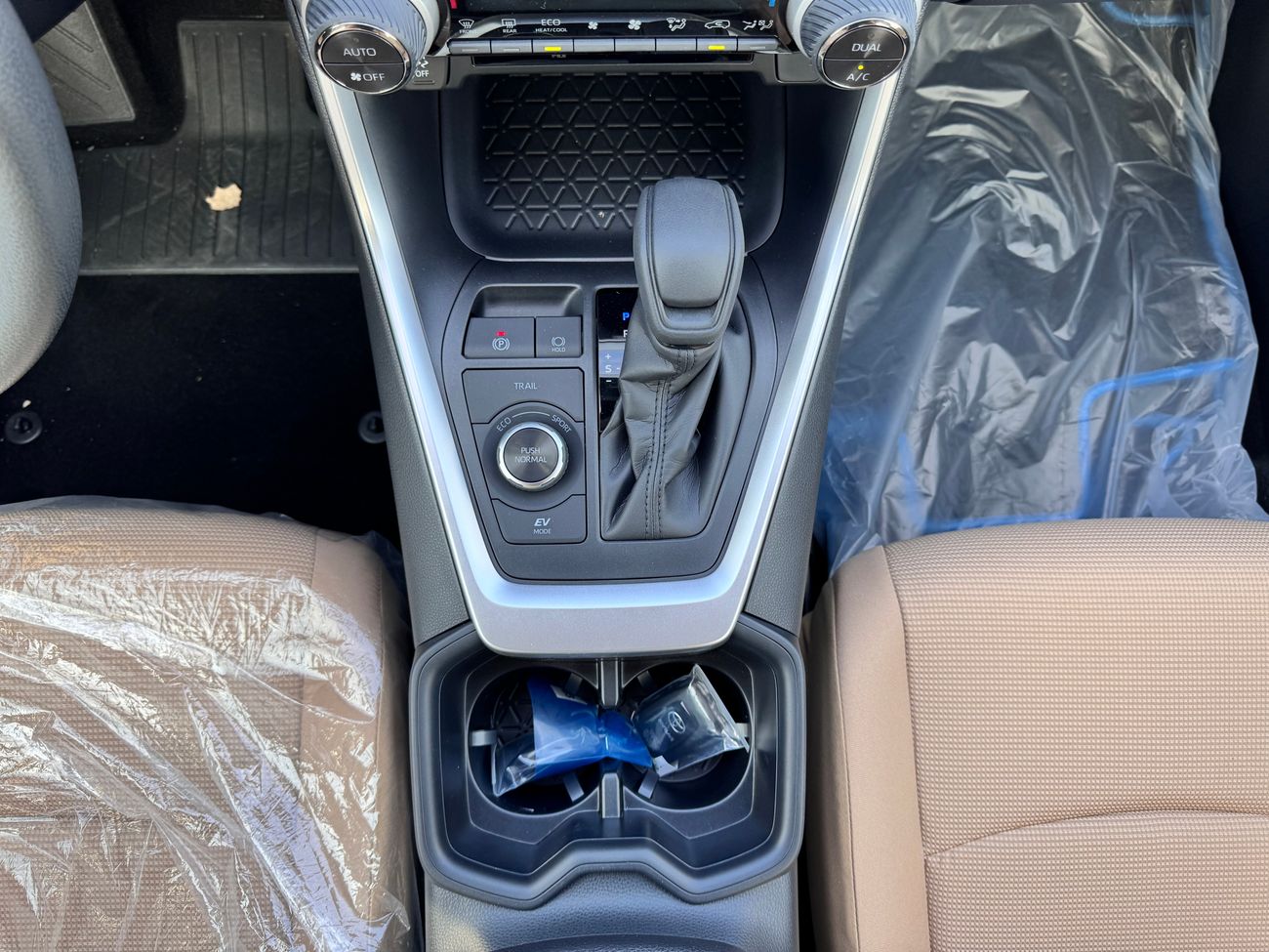 Toyota RAV4 2024 TOYOTA RAV4 HYBRID AWD 2.5L CUV BRAND NEW GCC 0KM