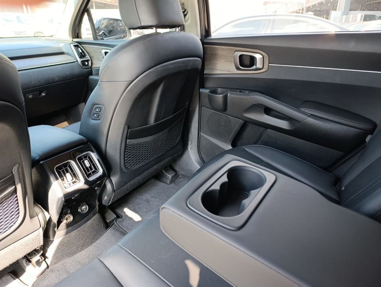 Kia Sorento LX Base 2.4L AWD Base 2.2L AWD