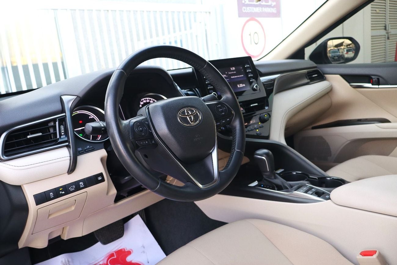 Toyota Camry GLE HEV