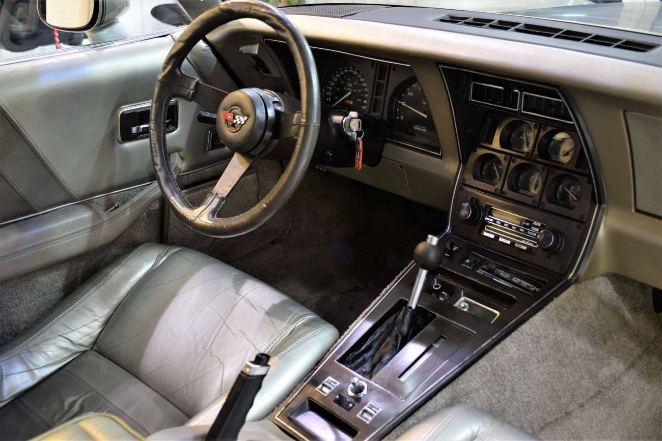 شيفروليه كورفت Chevrolet Corvette C3 ( COLLECTOR EDITION ) 1982 Model! in Copper / Golden Color! American Specs