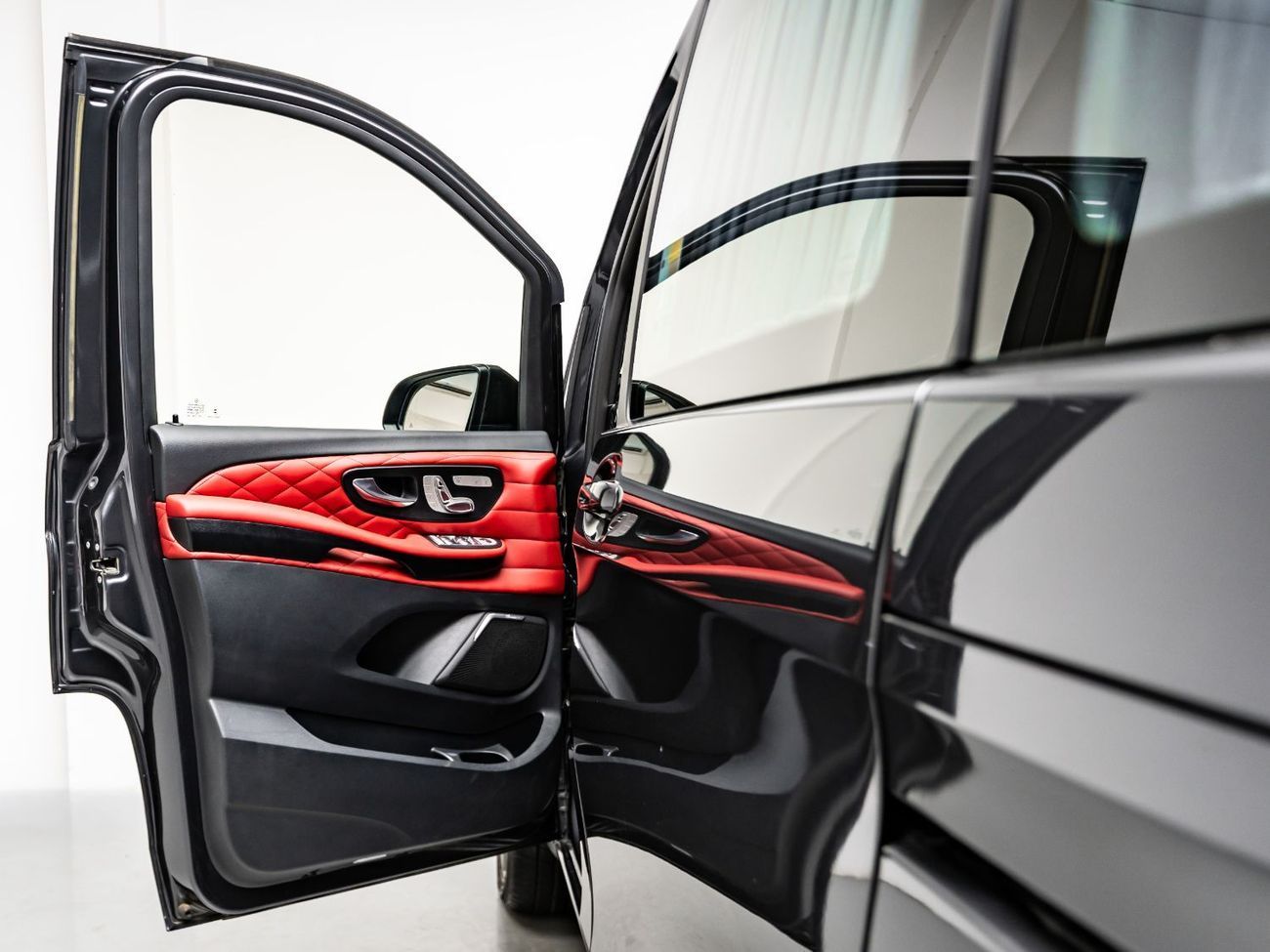 Mercedes-Benz V 250 Std 2.1L 2024 Mercedes V250 Falcon Edition, 2027 Mercedes Warranty + 2030 Service Contract, Low KMs,