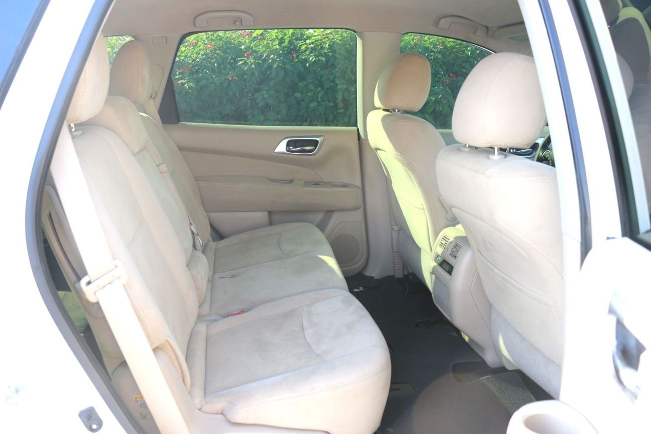 Nissan Pathfinder SL Nissan pathfinder 2016 (4x4) gulf space full automatic , accident free