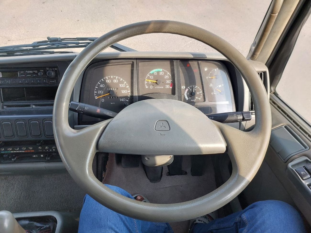 Mitsubishi Fighter MITSUBISHI FIGHTER TRUCK RHD 1998 MODEL 8.2 L DIESEL MANUAL(PM40025)