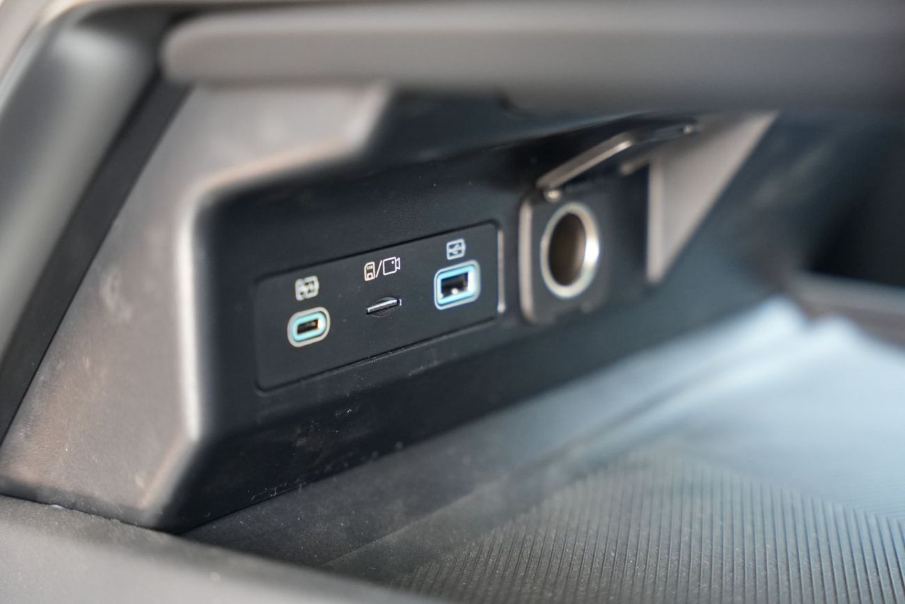 بي واي دي ليوبارد 8 2025 Leopard 8  NEW Flagship 5-seates AWD Gold in White 0Km