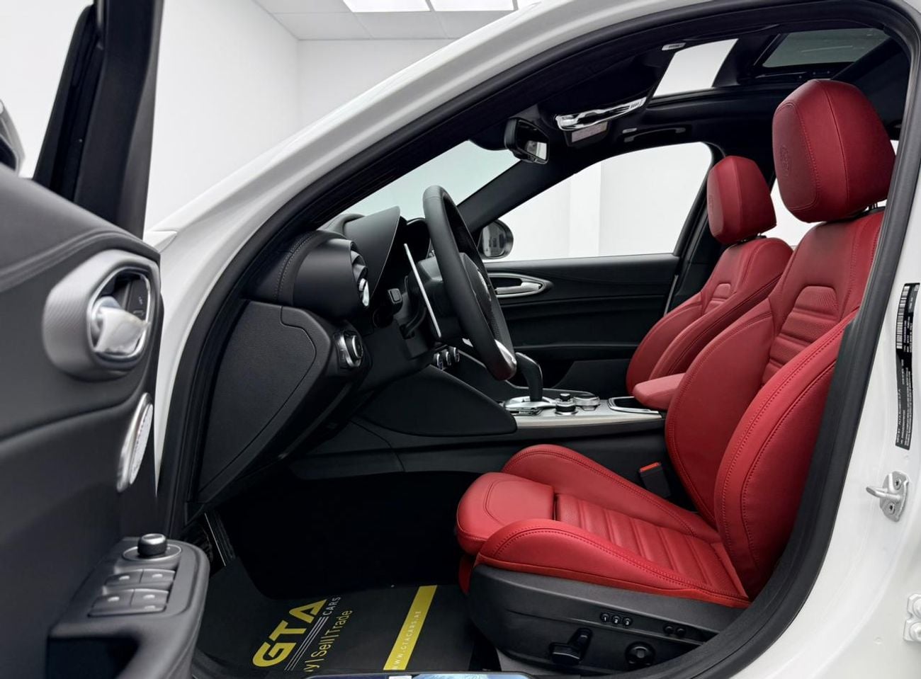 Alfa Romeo Giulia 2025 Alfa Romeo Giulia Veloce Q2, 5 Years Alfa Warranty + Service Pack, Delivery Kms, GCC