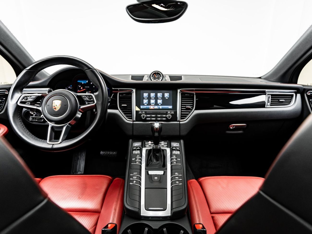 Porsche Macan Std 2.0L (260 HP) 2018 Porsche Macan, 1 Year Blackline Warranty, Full Service History, GCC