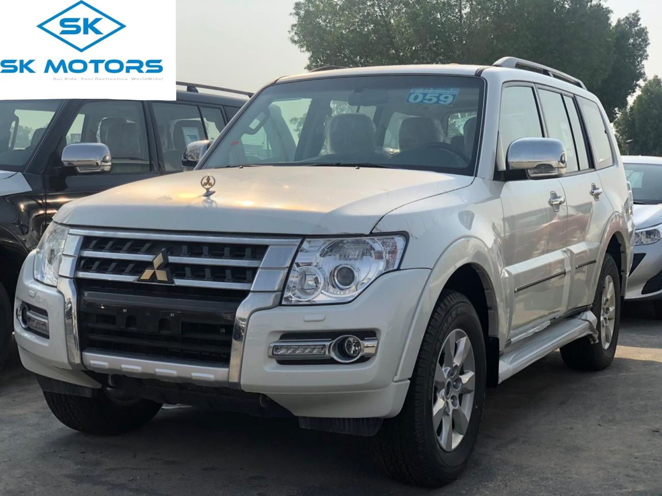 Mitsubishi Pajero GLS 3.0L, Alloy Rims 17'', 2-Power Seats, DVD+Camera, Back Sensors, Sunroof, CODE-MPGLS18