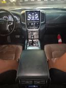 Toyota Land Cruiser VXR 5.7L 4WD TOYOTA LAND CRUISER GRAND TOURING 2020