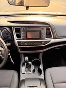 Toyota Highlander LE 3.5 L 2020 model