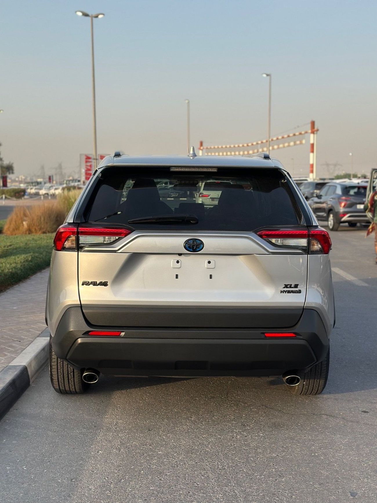 تويوتا راف ٤ XLE 2.5L