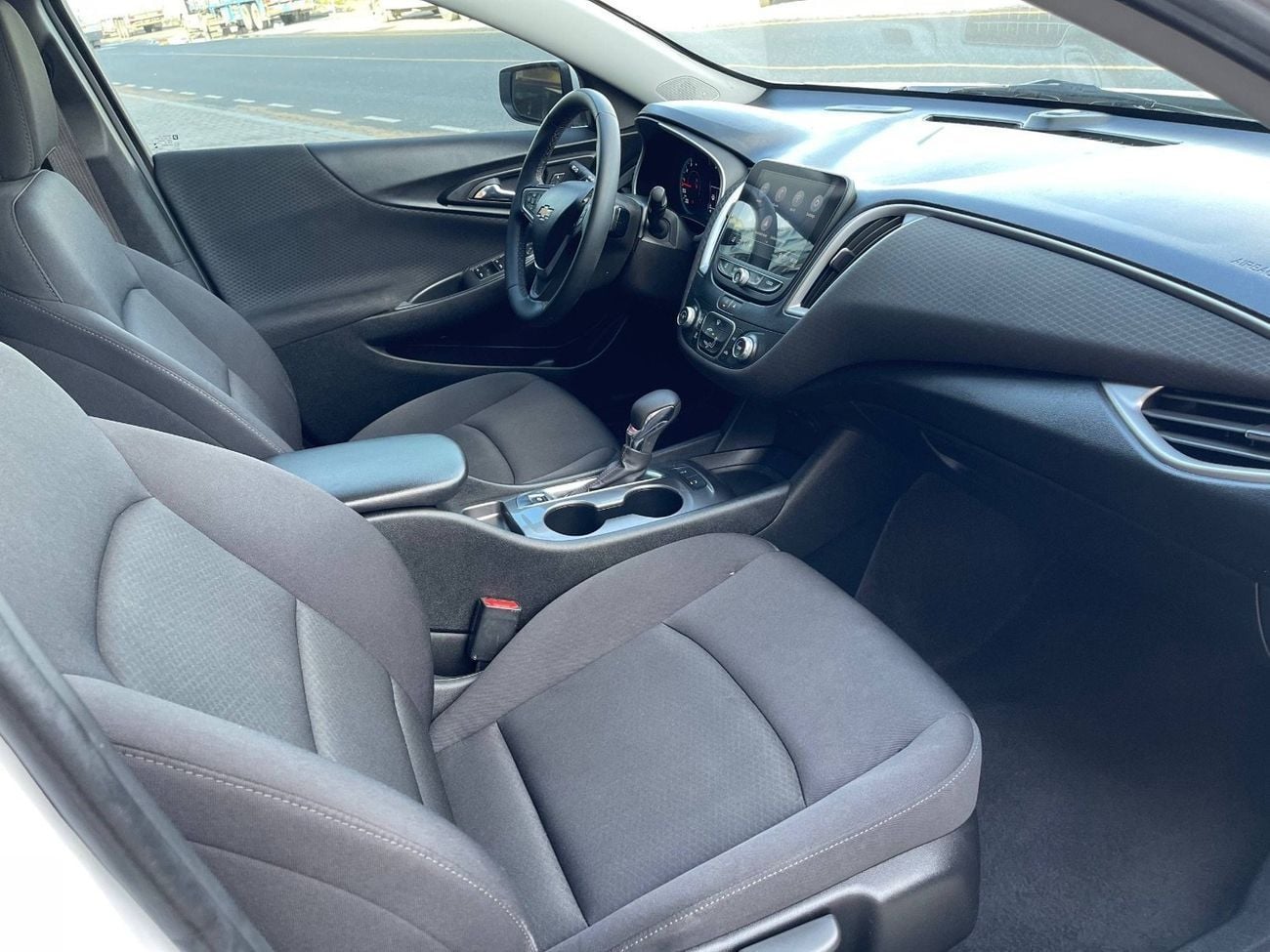 Chevrolet Malibu RS (NON GCC) 1.5L RS BLACK EDITION / 1.5T V4 / RADAR / LINE KEEP ASSIST / APPLE ANDROID AUTO / RI